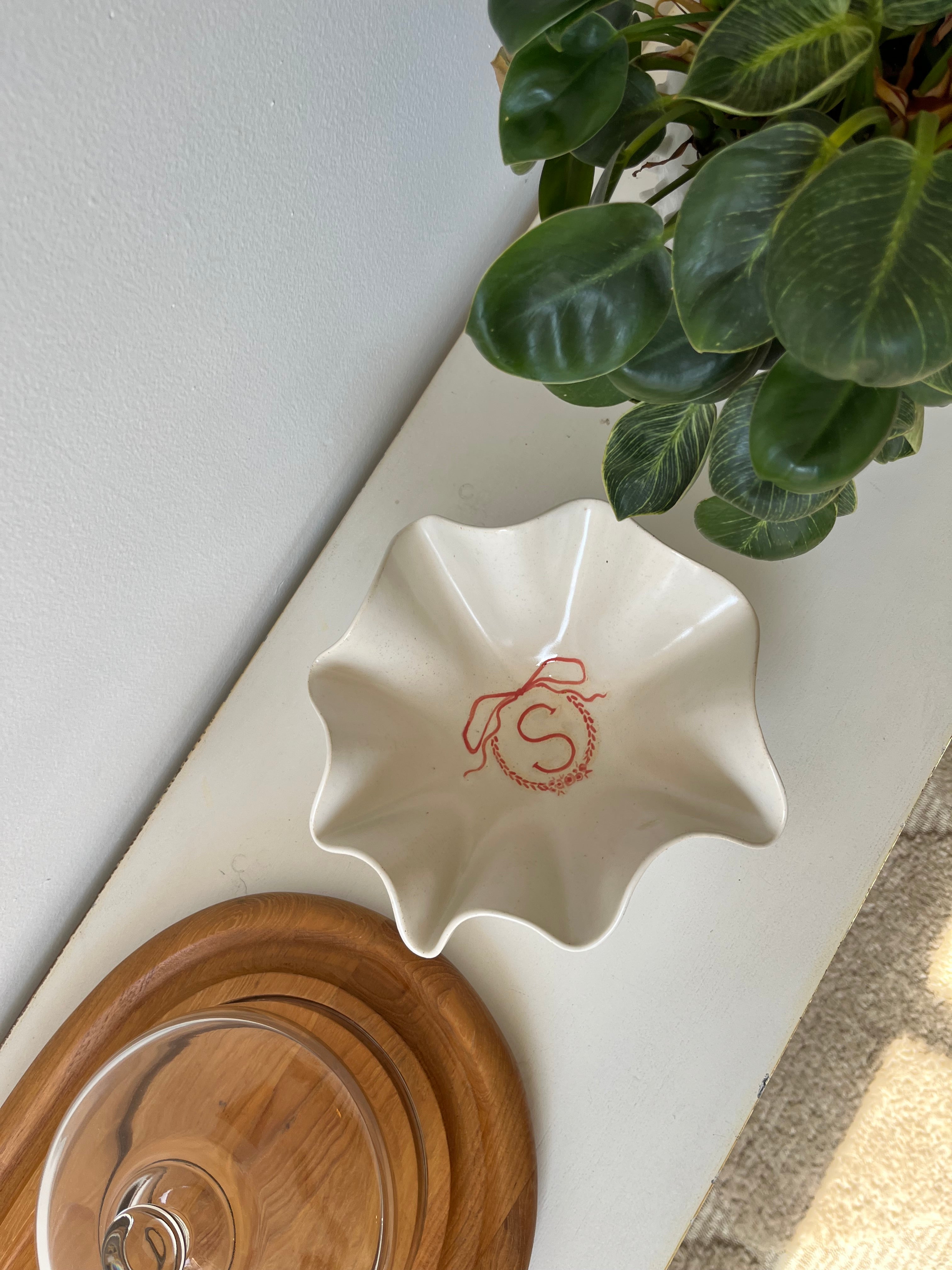 Custom Ruffle Bowl with Bow or Monogram Detail