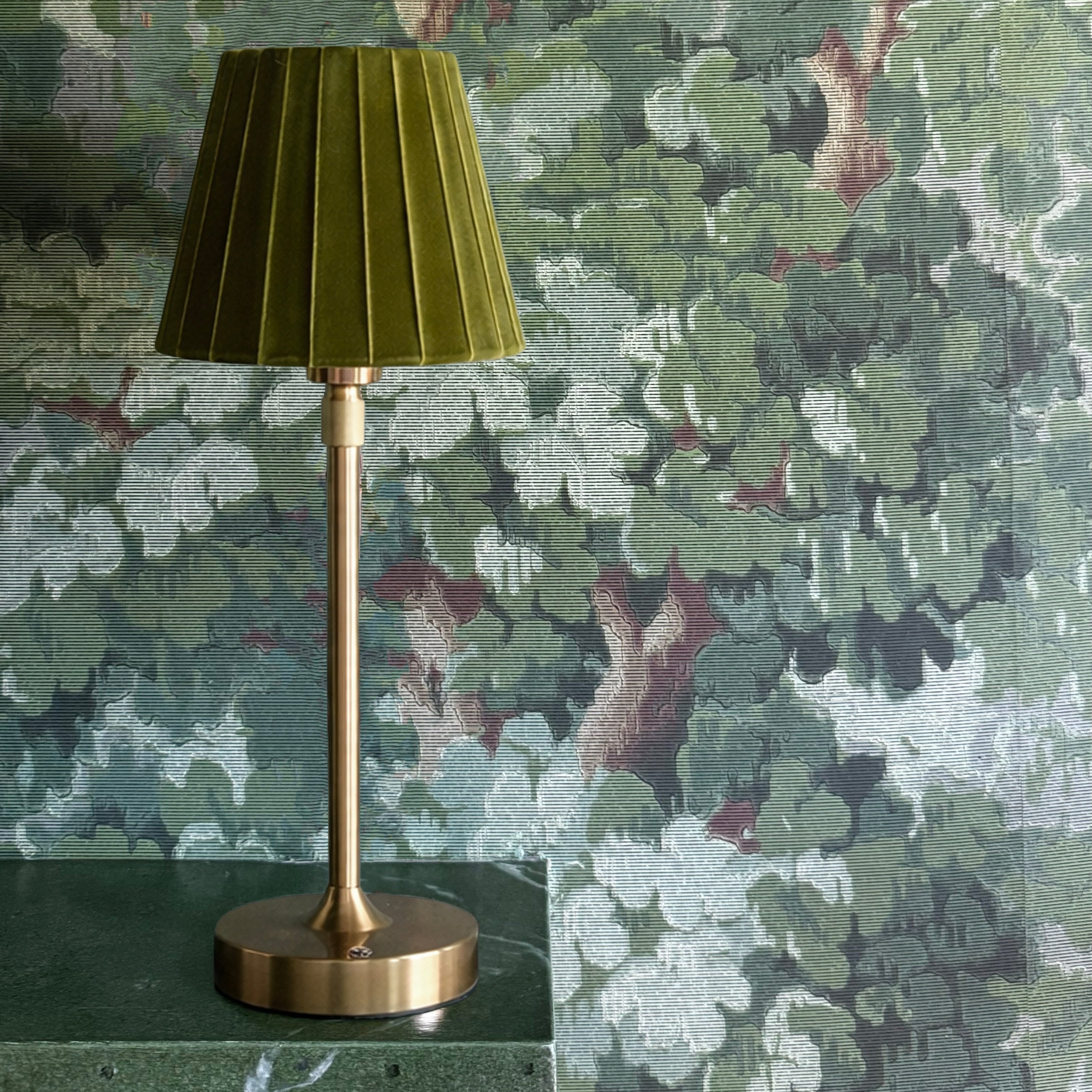 Pietra green extendable velvet lamp