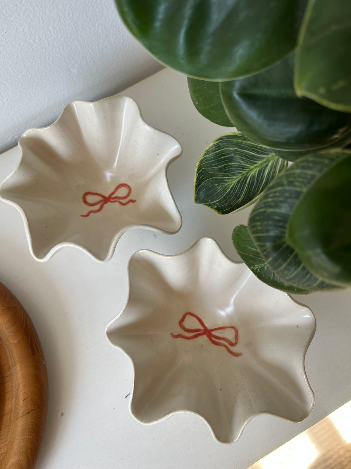 Small Ruffle Bowl with Bow