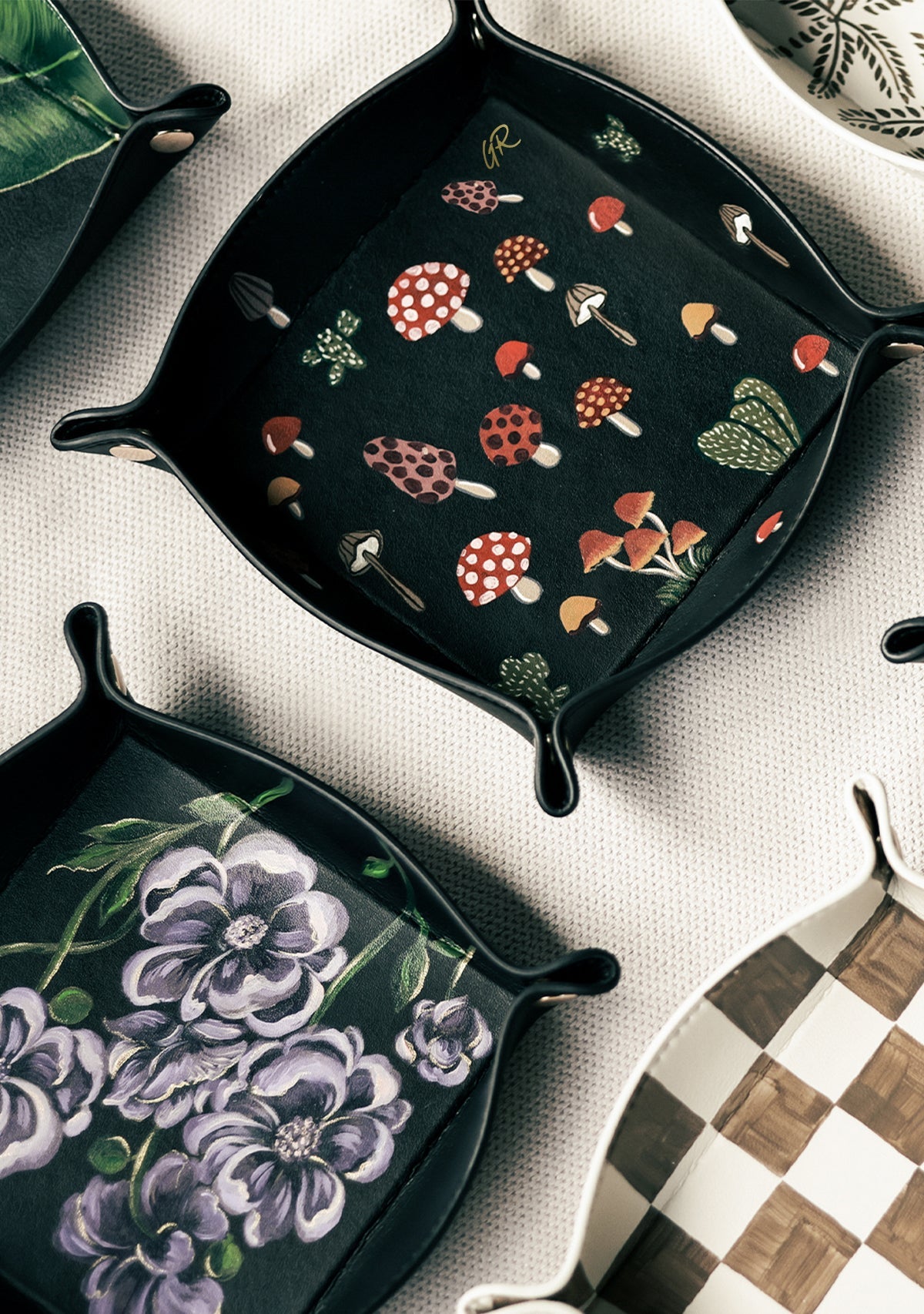 Mushroom Black Tray